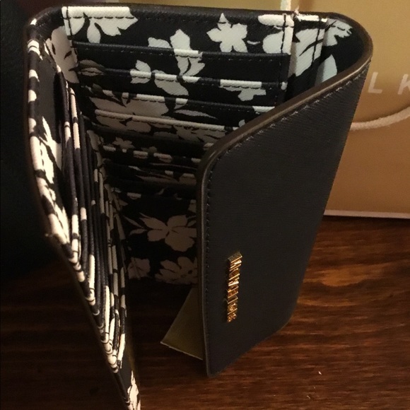 Michael Kors wallet - Picture 2 of 8